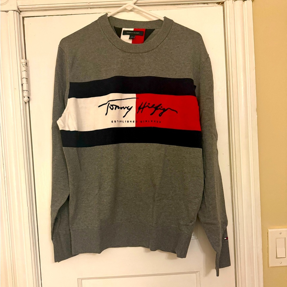 Tommy Hilfiger gray lightweight sweater
